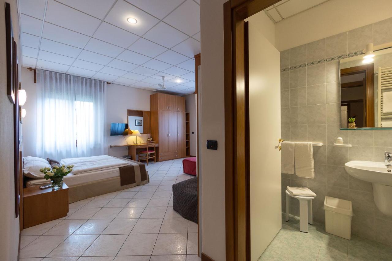 La Mimosa Lazise Hotel Ngoại thất bức ảnh