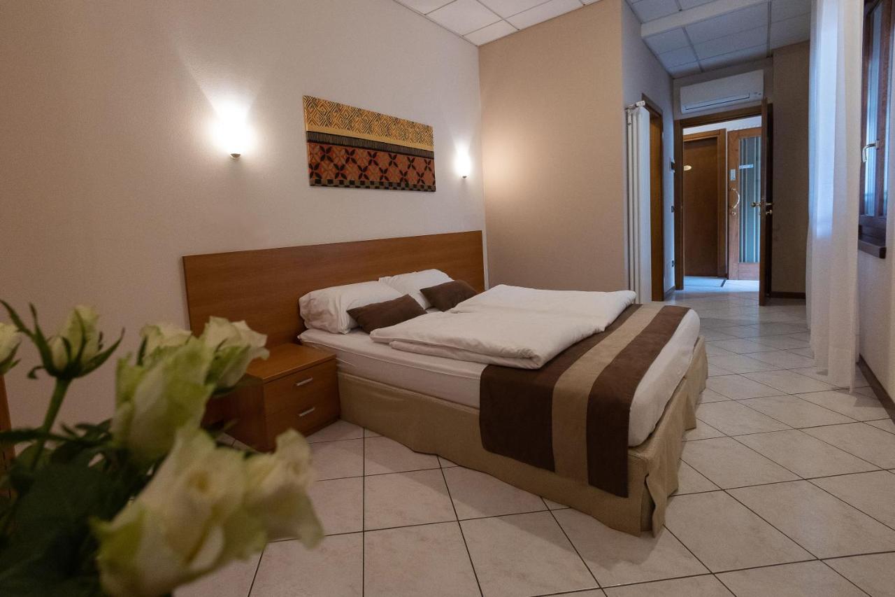La Mimosa Lazise Hotel Ngoại thất bức ảnh