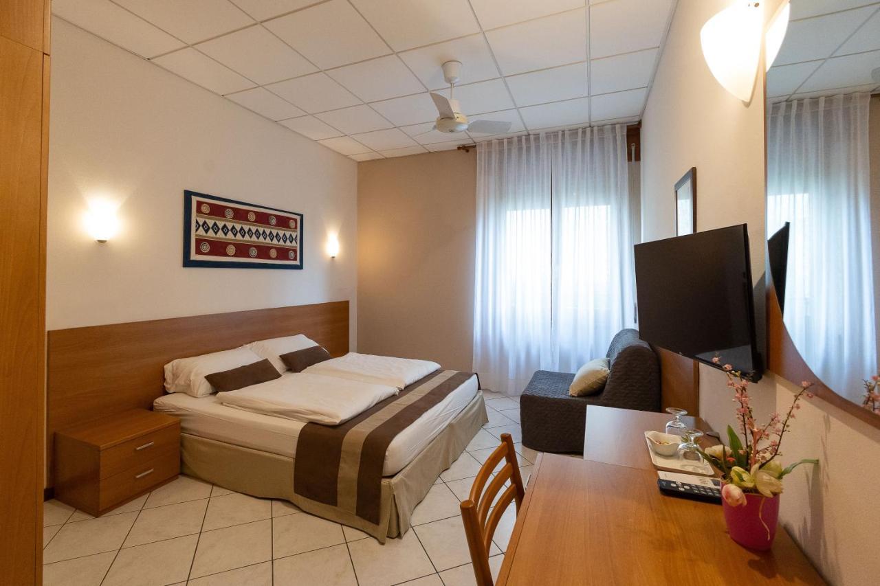 La Mimosa Lazise Hotel Ngoại thất bức ảnh